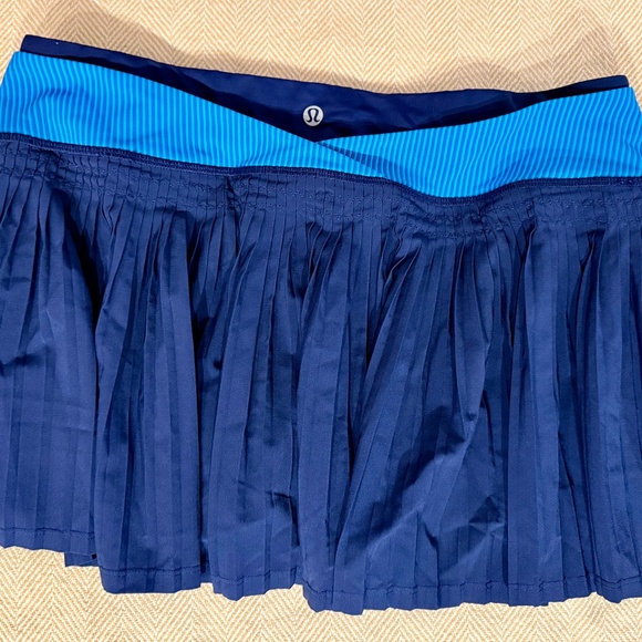 Lululemon Pleated Skirt (size 8) - Picture 2 of 4
